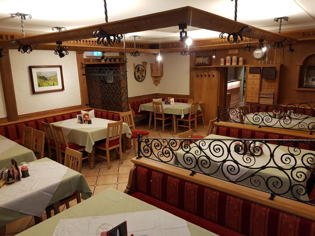 Gasthof - Restaurant Loecker Radstadt Exterior foto